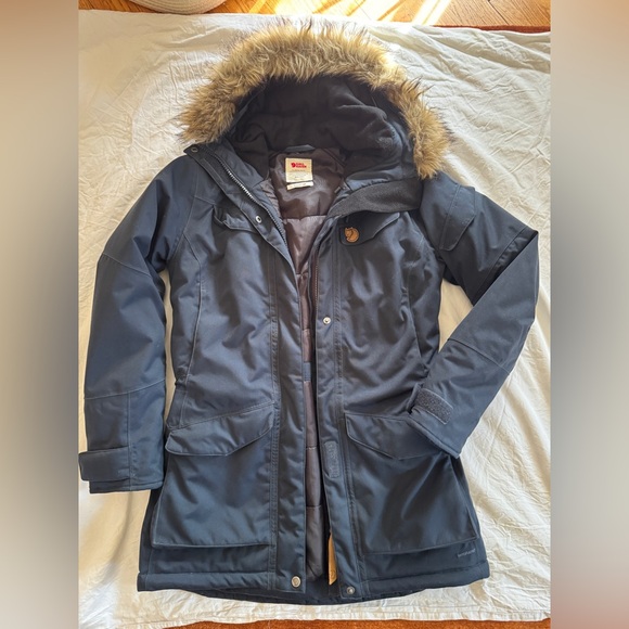 Fjallraven Nuuk Insulated Parka - Women’s Navy - Picture 6 of 16